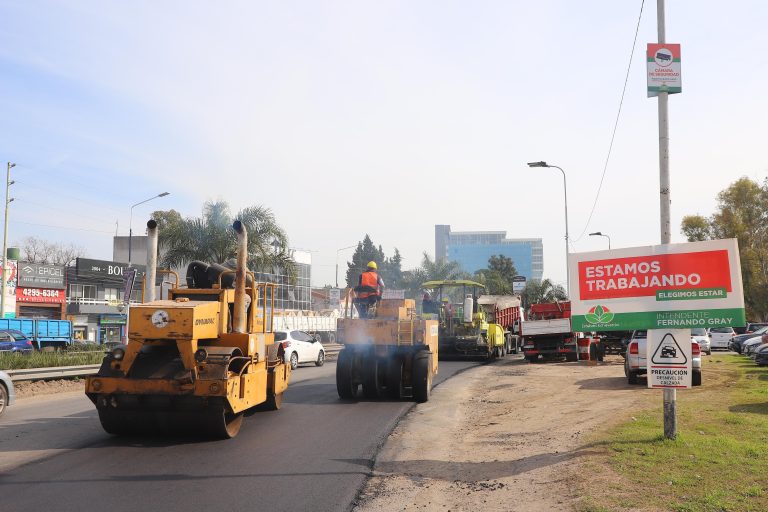 Avanzan labores de pavimentación de la avenida Castex