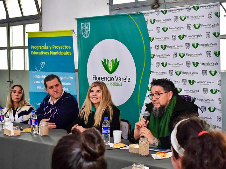 Entregan mobiliario a escuela de San Jorge