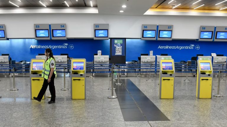 Comenzó el paro de pilotos y hay problemas con los vuelos