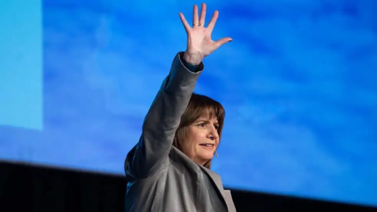 Bullrich le marca la cancha a Macri: “Ayudar es ayudar, el presidente es Javier Milei”