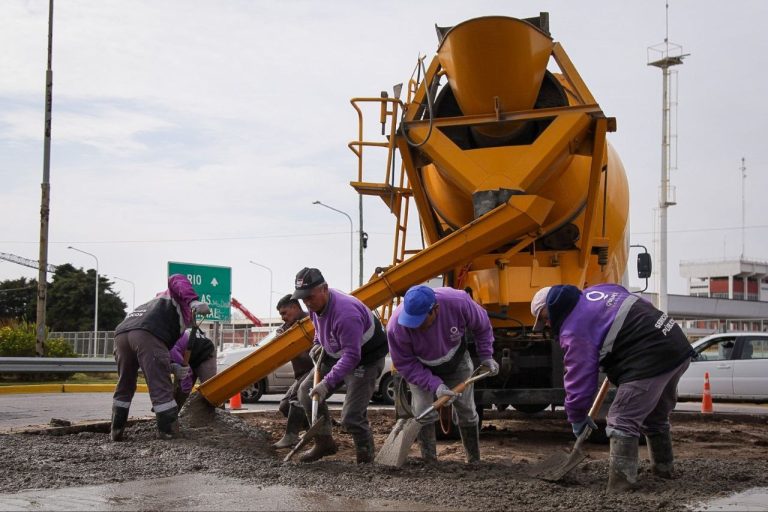 Avanza el plan integral de bacheo en los barrios de Quilmes