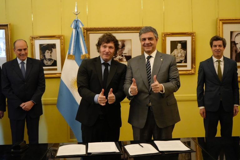 Jorge Macri acordó con Milei el traspaso de los colectivos
