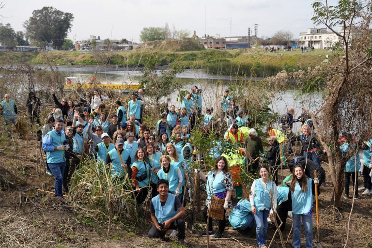 El Gobierno porteño plantó 300 árboles en la ribera del Riachuelo