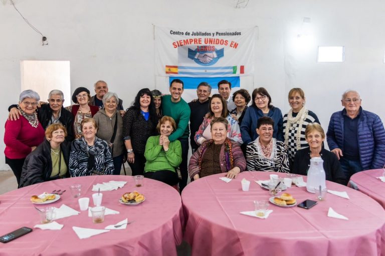 Desayuno con jubilados en Lanús