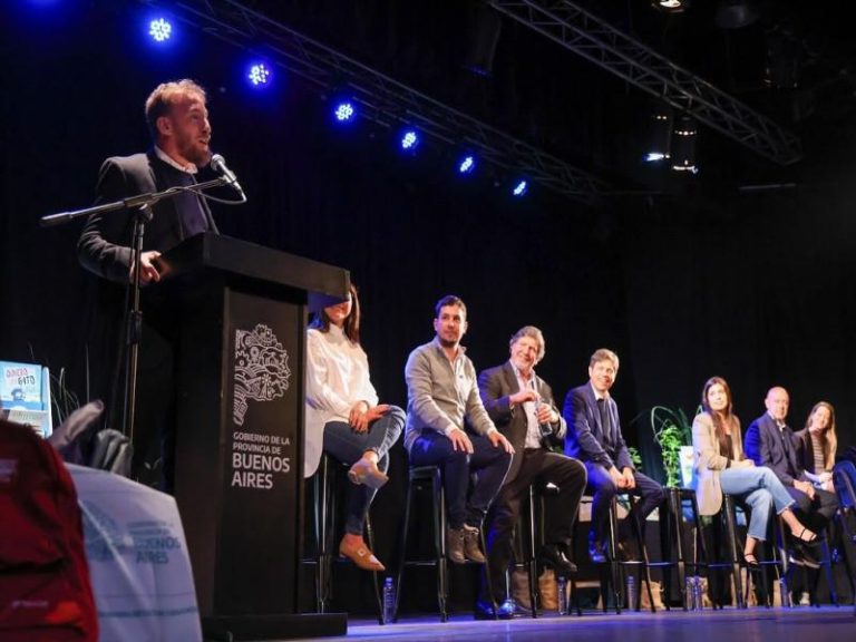 Presentan programa «Lomas Lee en Comunidad»
