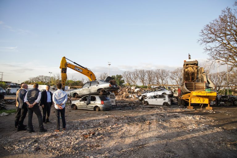 El Gobierno porteño compactó más de 2.800 autos que estaban abandonados en las calles