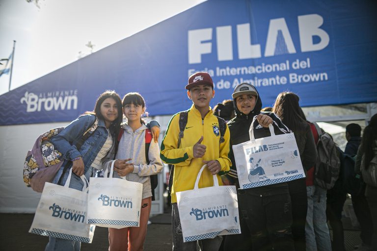 Lanzaron descuentos del 40% con Cuenta DNI en la Feria Internacional del Libro de Almirante Brown