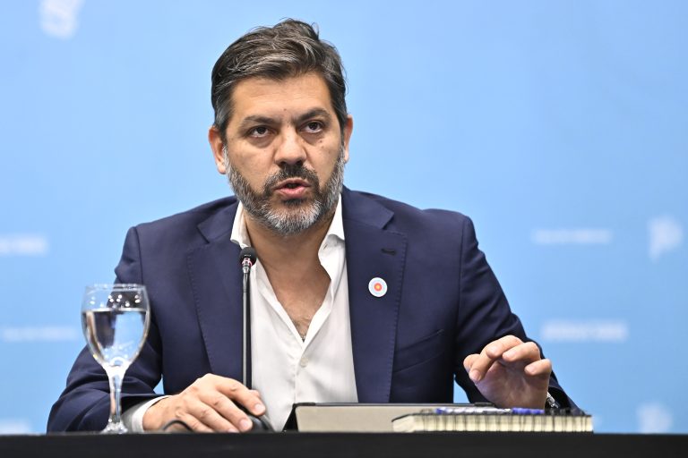 Bianco apuntó contra Milei: “Las únicas políticas del Gobierno nacional son las de ajuste”