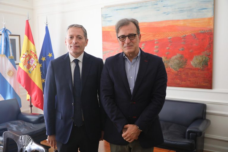 Gray se reunió con el cónsul general de España en Buenos Aires
