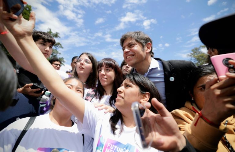 Kicillof encabezó un encuentro con estudiantes bonaerenses