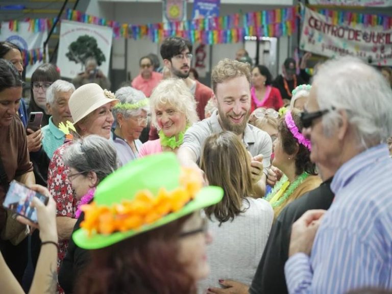 Más de 800 adultos mayores celebraron el Día del Jubilado en el Parque de Lomas
