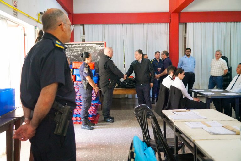 Gray supervisó la primera jornada de evaluación a aspirantes a la policía
