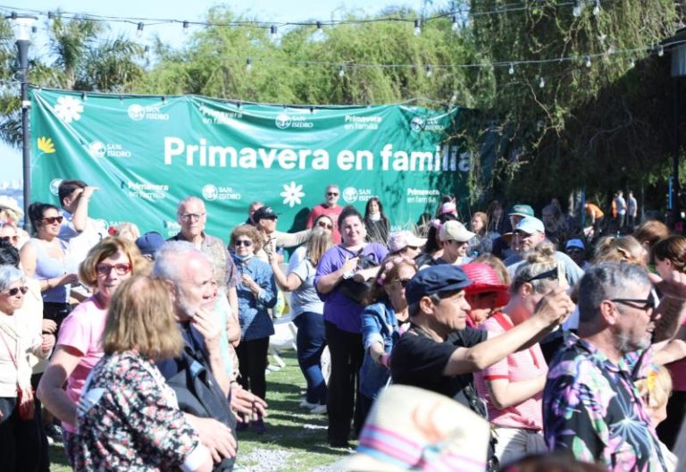 Más de 4.000 vecinos celebraron la primavera en Puerto Libre