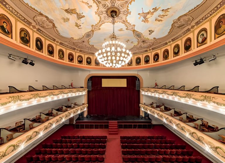 El Teatro Roma de Avellaneda celebra su 120º aniversario