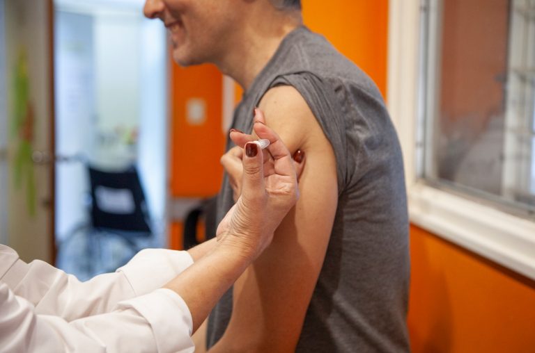Comenzó la vacunación contra el dengue en la Ciudad