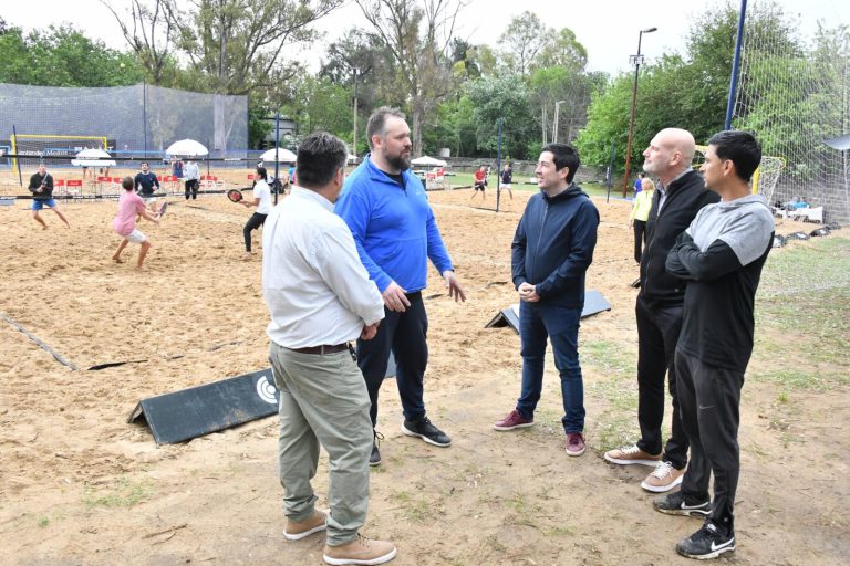Nardini visitó un centro deportivo donde se practica Beach Tennis en Malvinas Argentinas