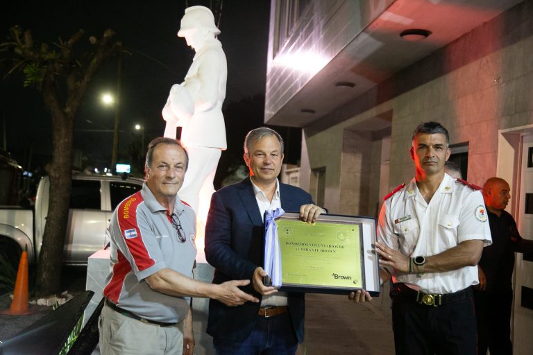 Cascallares conmemoró el 60º aniversario de los bomberos de Almirante Brown