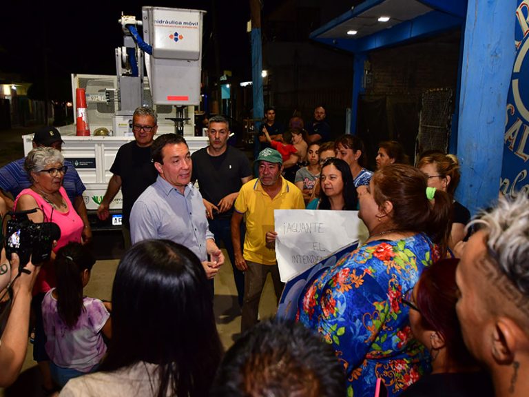 Renuevan alumbrado público en El Molino