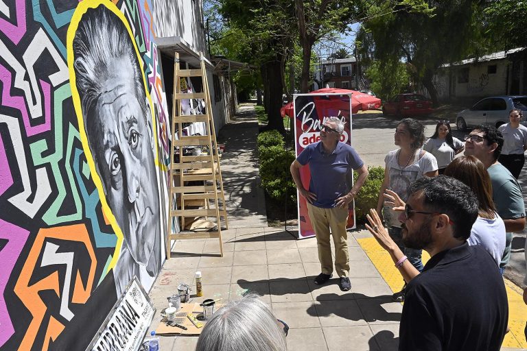 Mural en homenaje a Favaloro en Benavídez