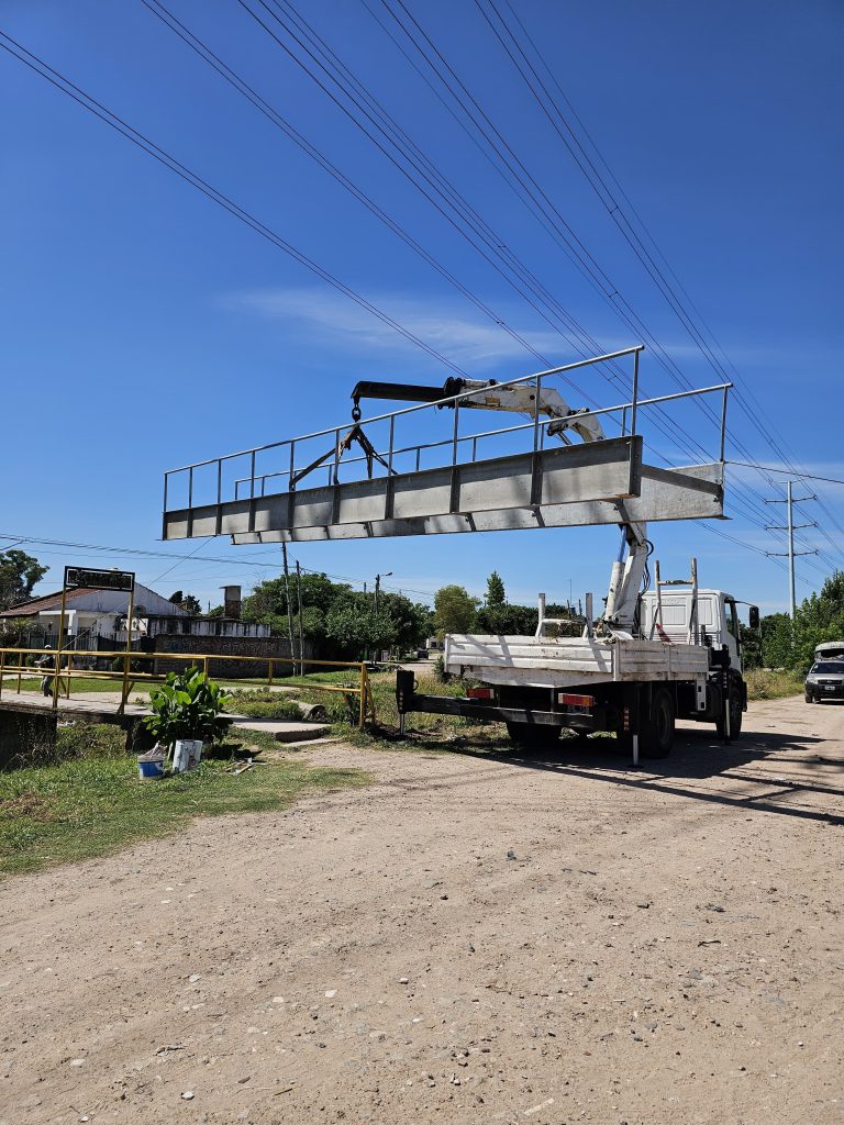 Construyen puente peatonal en El Jagüel