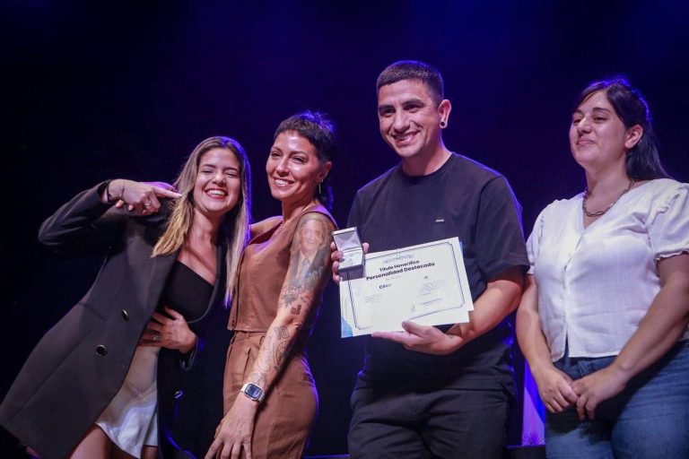 Mendoza entregó reconocimientos a personalidades destacadas de Quilmes