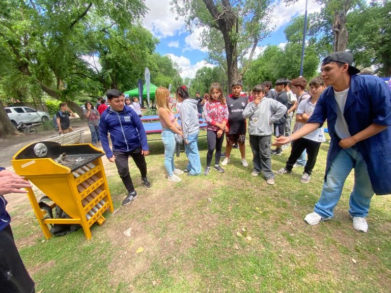 Granados encabezó un encuentro con jóvenes de centros de estudiantes