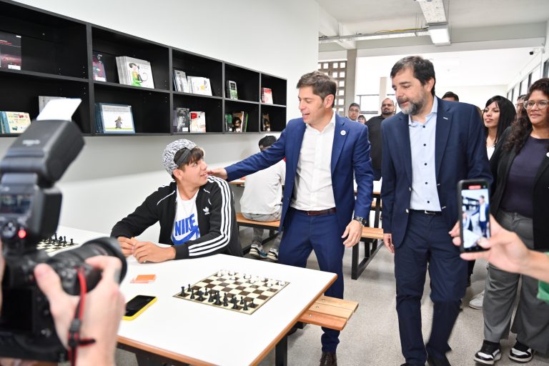 Kicillof firmó convenios con universidades para reactivar obras paralizadas por Nación