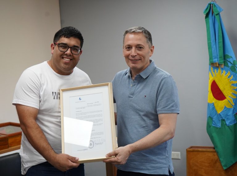 Gray entregó un decreto de reconocimiento para Matías Villegas