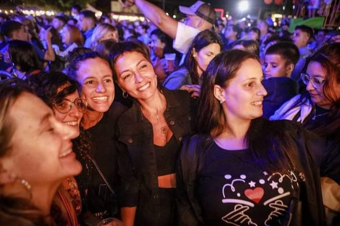 MAYRA RECORRIÓ UNA NUEVA EDICIÓN DEL “FESTIVAL CERVECERO” EN EL PARQUE LINEAL DON BOSCO (4)