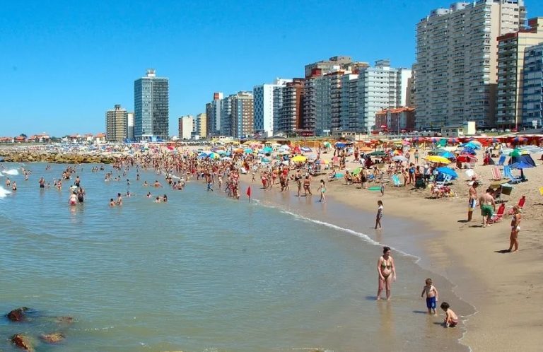 El Gobierno fijó tres días no laborables con fines turísticos en 2025