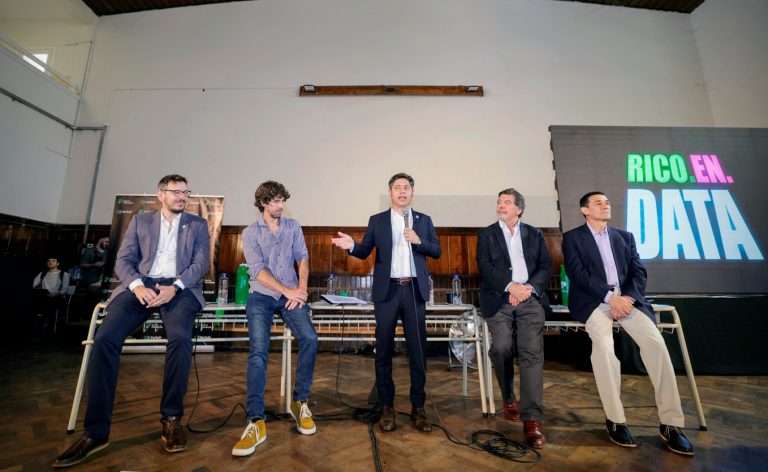 Kicillof entregó viviendas y puso en funcionamiento equipamiento de salud en San Fernando