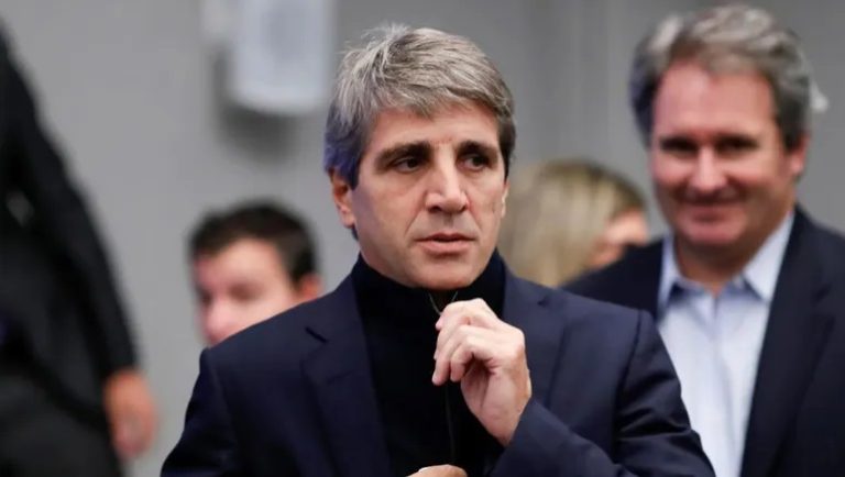 Caputo: “El cepo se levanta sin duda el año próximo”