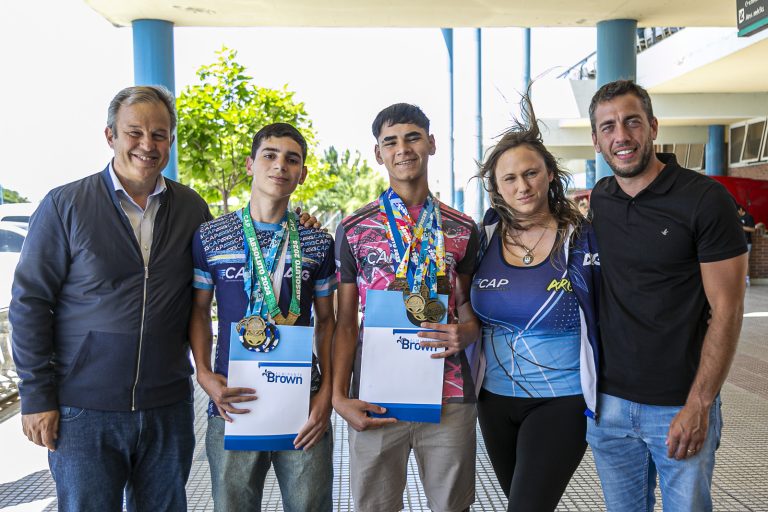 Reconocen a campeones de patín en Almirante Brown
