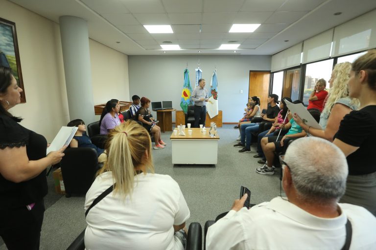 Entregan insumos médicos a vecinos de Esteban Echeverría