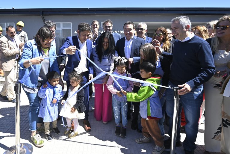 Kicillof inauguró un jardín de infantes en Florencio Varela