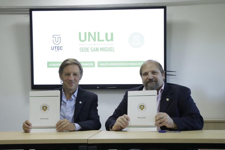 Méndez firmó un convenio para incorporar la Licenciatura en Sistemas a la Universidad de Luján