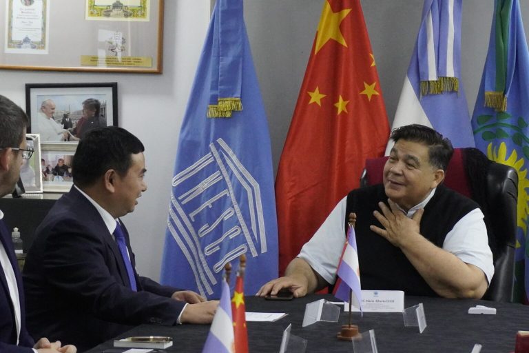 Ishii recibió en José C. Paz a una comitiva de la universidad de Hubei