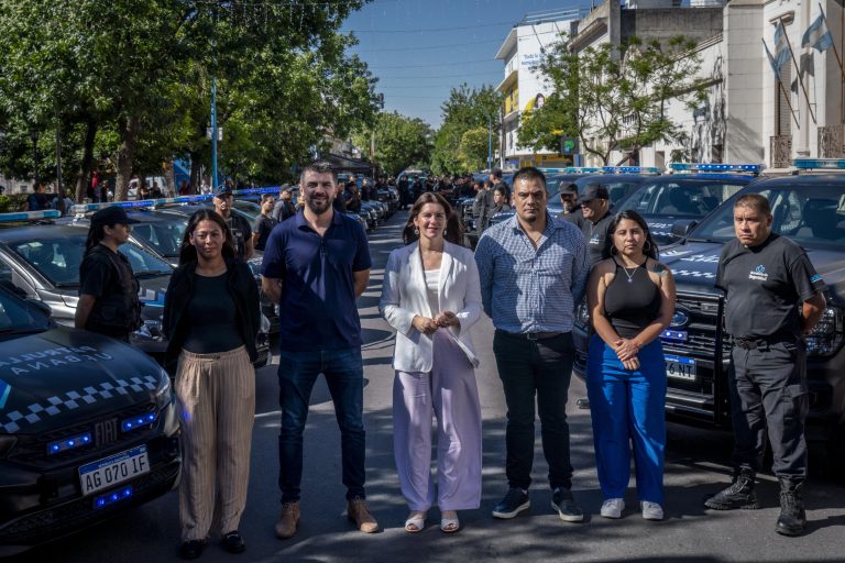 Mariel Fernández presentó móviles y agentes para la Guardia Urbana municipal