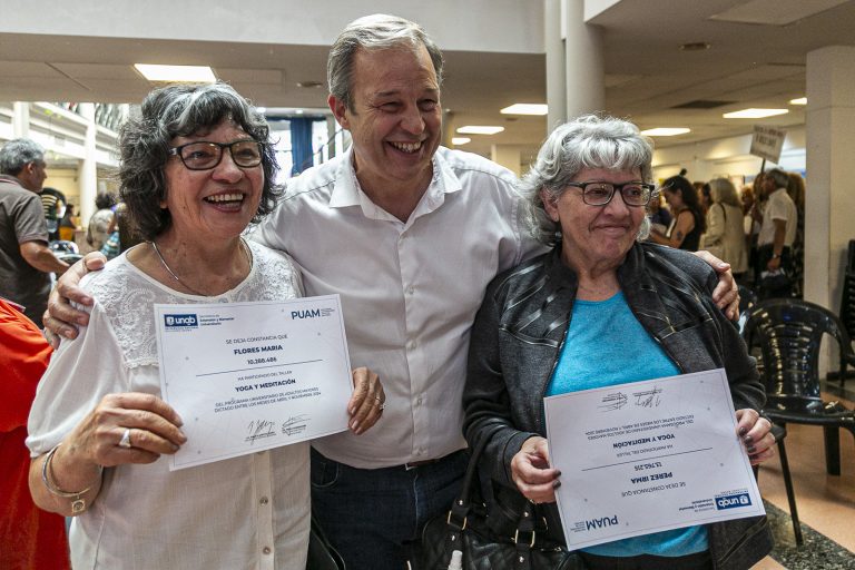 Entregaron certificados a adultos mayores de Brown que completaron talleres de formación y recreación