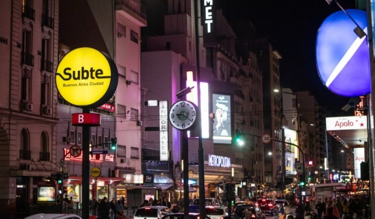 La Línea B del subte funcionará con horario extendido los viernes de este mes