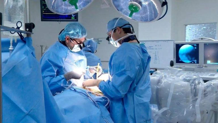 Por primera vez en Argentina, se llevó a cabo una operación del corazón a través de la axila