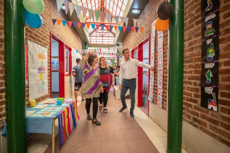 Entregan los Módulos Mesa en Lanús