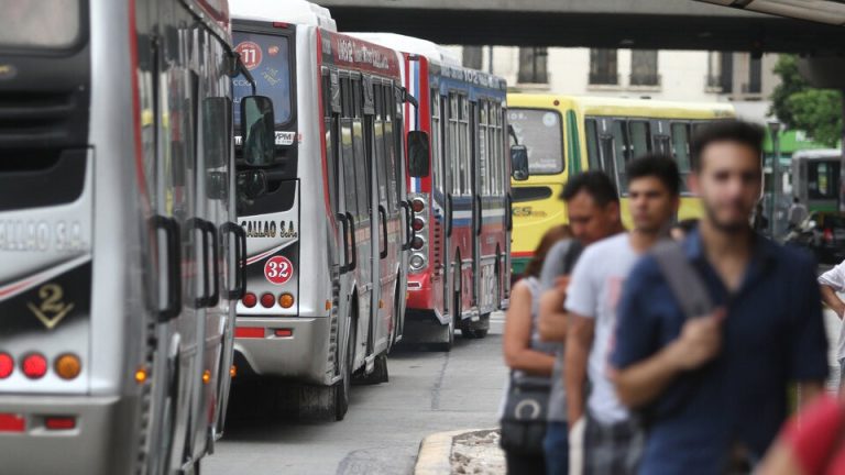 Empresarios lanzaron un paro de colectivos bonaerenses a partir de este domingo