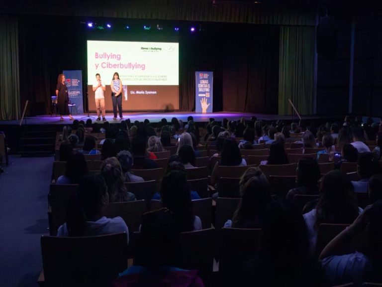 Más de 400 docentes participaron de una jornada contra el bullying