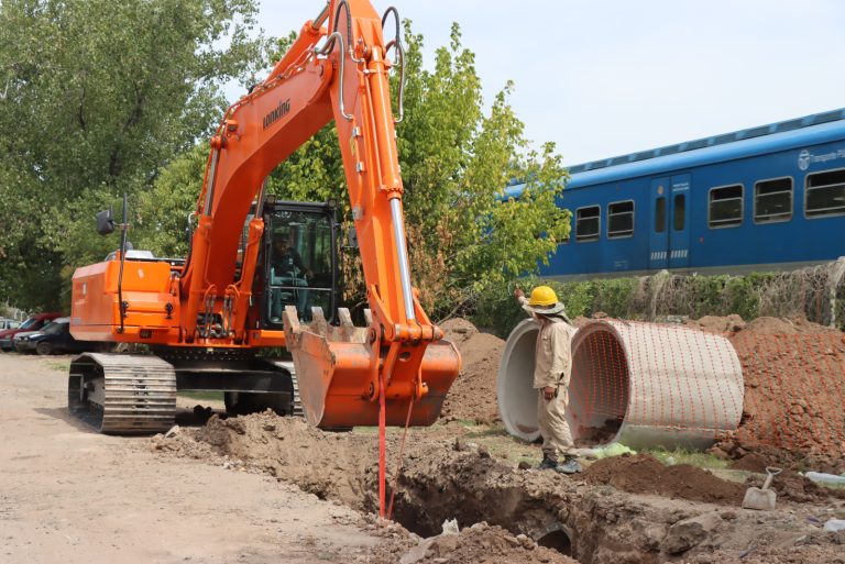 Comenzó una importante obra hidráulica sobre la calle Fraga en San Miguel
