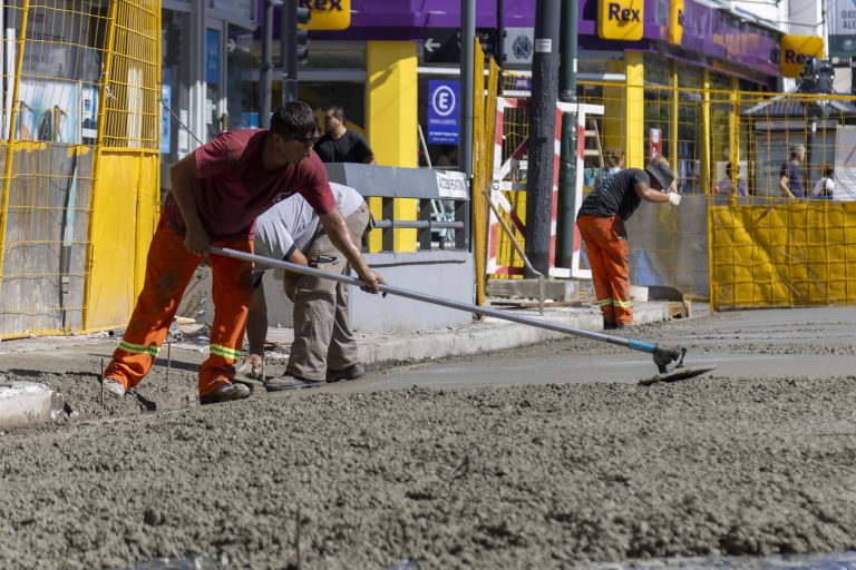 Avanza el plan de reparación de calles y veredas en San Isidro