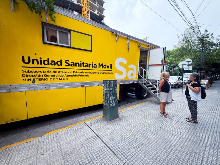 La Unidad Móvil Sanitaria refuerza la vacunación contra el sarampión