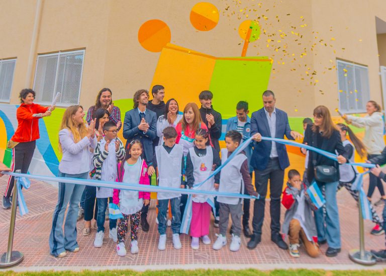 Andreotti inauguró la renovación de la Escuela Primaria N°15 y Secundaria N°26