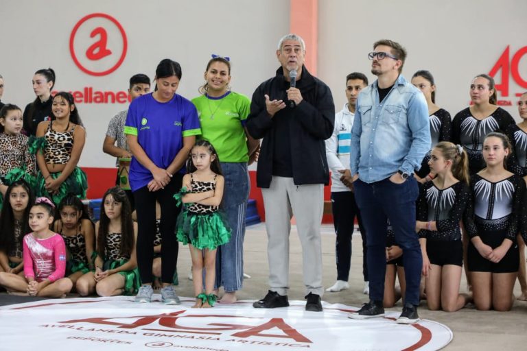 Ferraresi inauguró el nuevo Centro “Avellaneda Gimnasia Artística”
