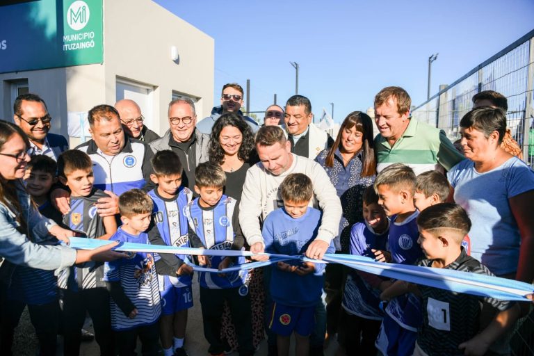 Descalzo inauguró los playones deportivos de San Alberto